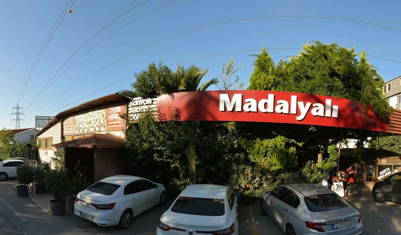 Ataşehir'in Çok Konuşulan Durağı: Madalyalı Restoran İncelemesi ve Lezzet Karnesi