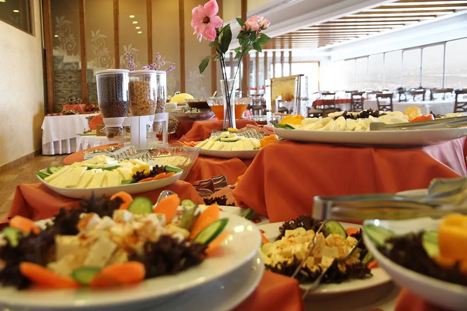 Mavera Cafe Restaurant