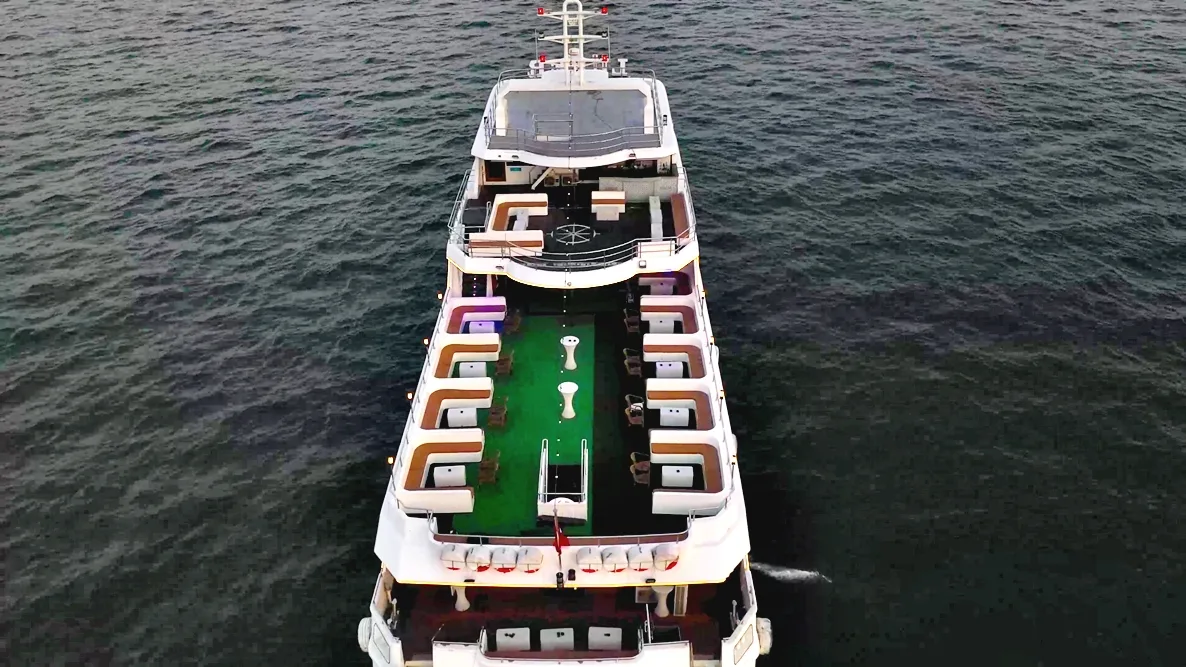 Mega Lüfer Yachts | Bosphorus Dinner Cruise İstanbul | Sunset & Daytime Tours Fotoğraf 6