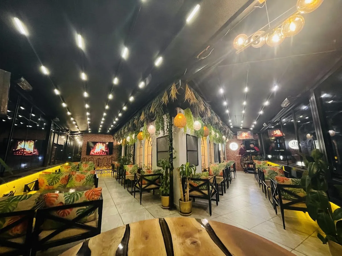 Puro Lounge & Cafe