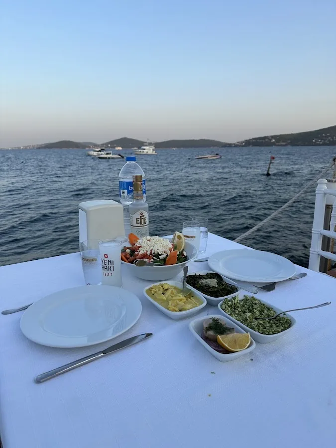 Adalar'ın Popüler Mekanı: Teos Kınalıada Beach & Restaurant Detaylı Menü ve Müşteri Yorumları İncelemesi